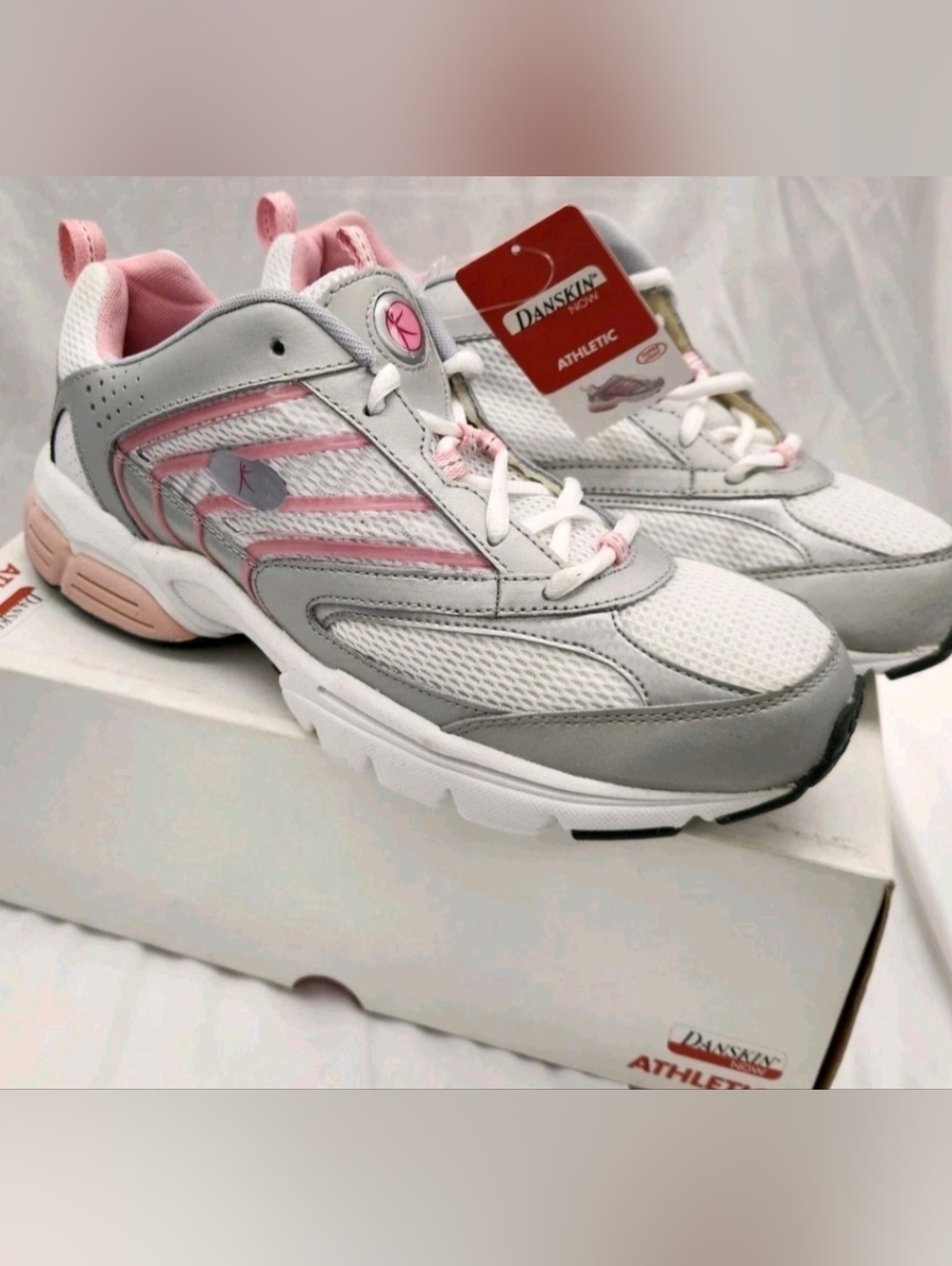 Danskin Athena White/Pink  Women's 11M Walking Sneakers Athletic Shoes NIB $59